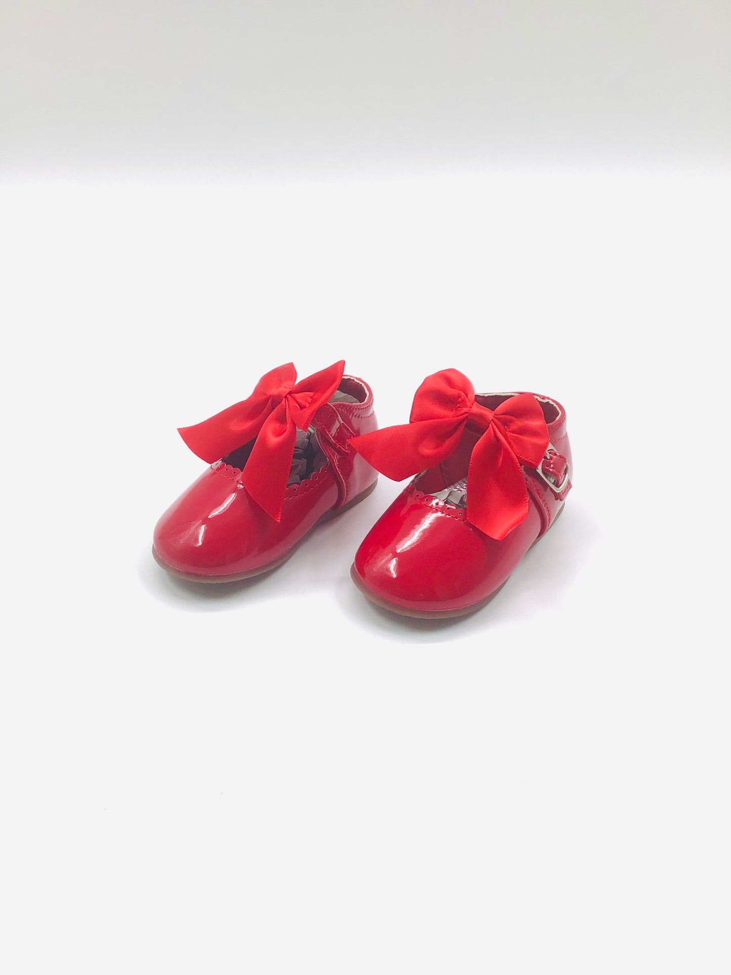 £10 - Girls red painted bow melia shoes